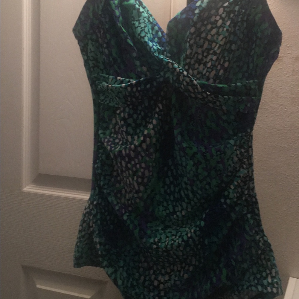 Swimsuit - Picture 6 of 8